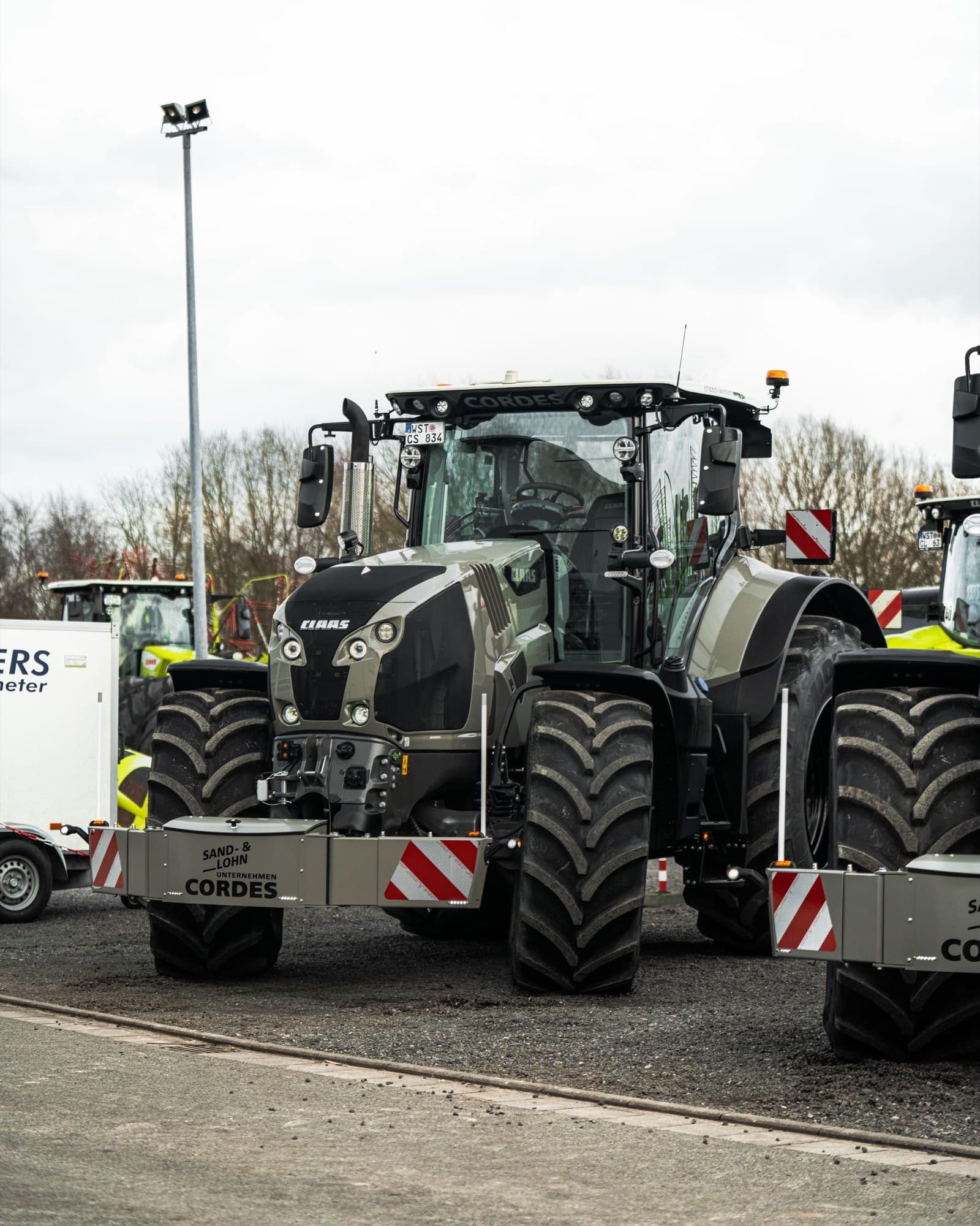 Moderner CLAAS-Traktor aus dem Fuhrpark der Günter Cordes GmbH